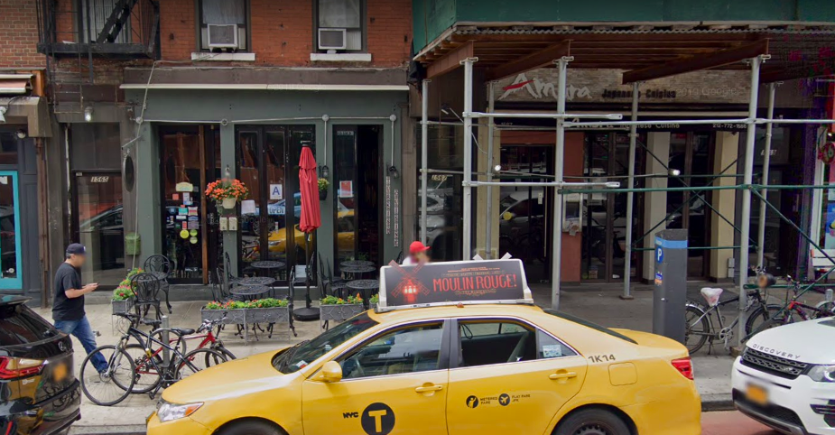 taxi crashes into 2nd avenue restaurant