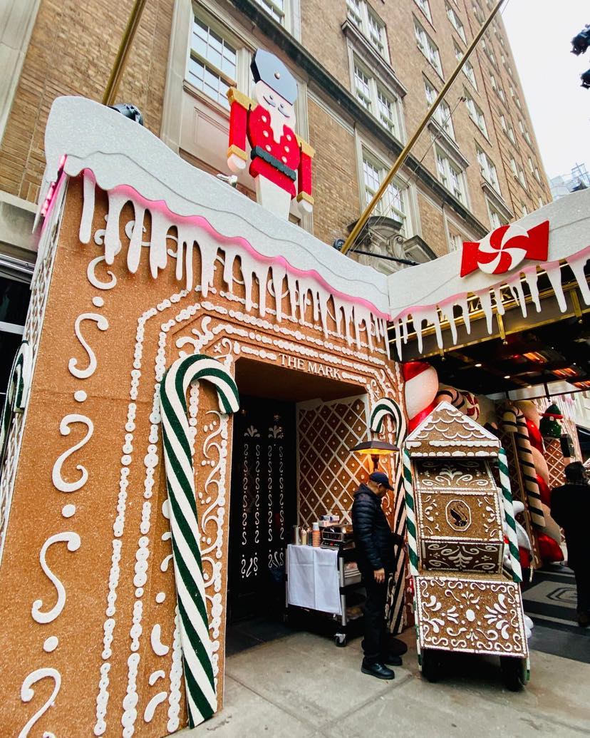 mark hotel xmas display