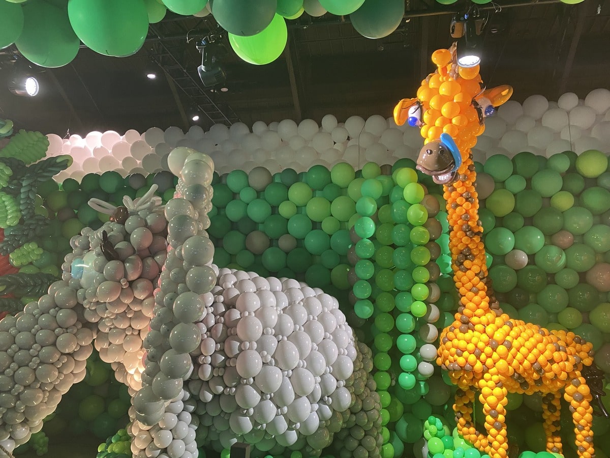 giraffe and elephant balloon story