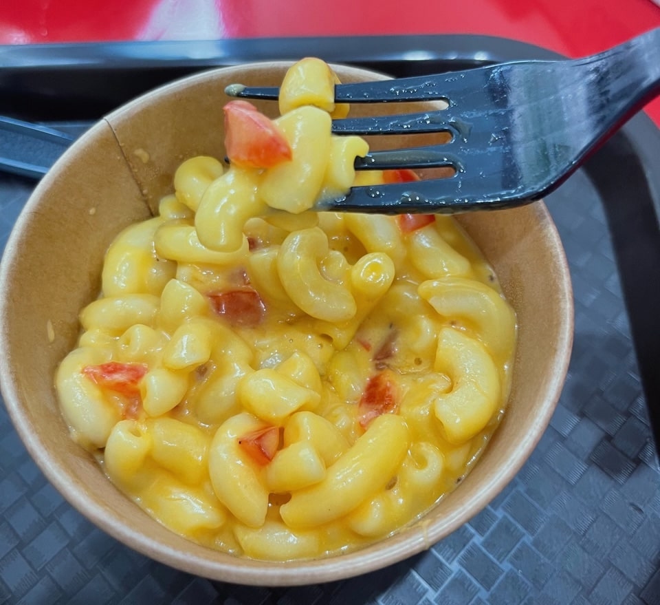 billie's hot chicken mac n cheese