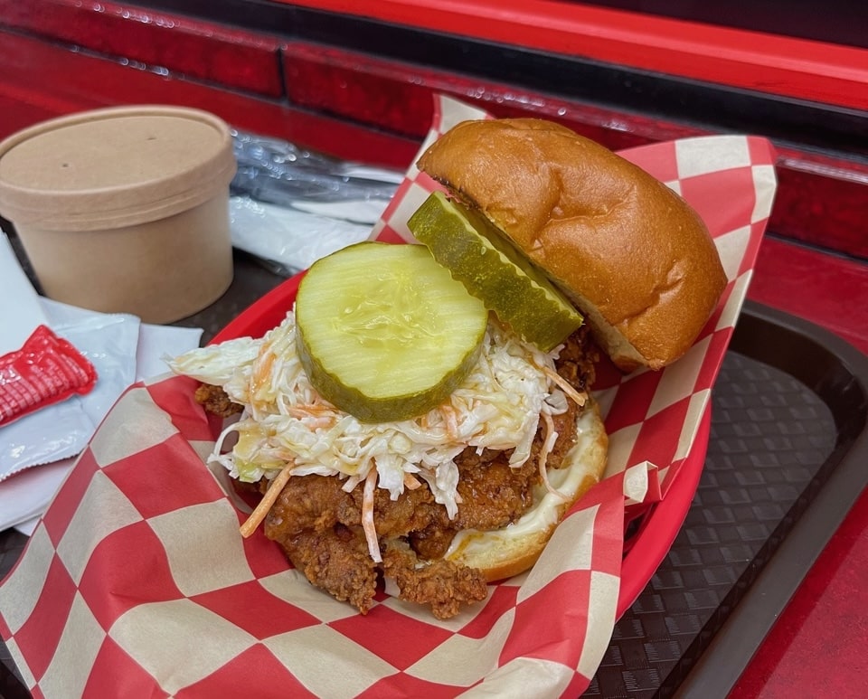 classic sandwich billie's hot chicken